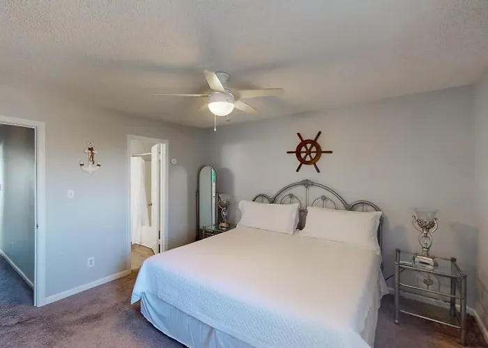 Little Lagoon Access Fishing Pier Sleeps 8 * Gulf Shores